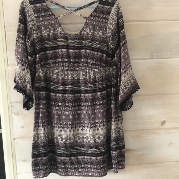 Charlotte Russe Boho Bell Sleeve Top - Picture 5 of 8